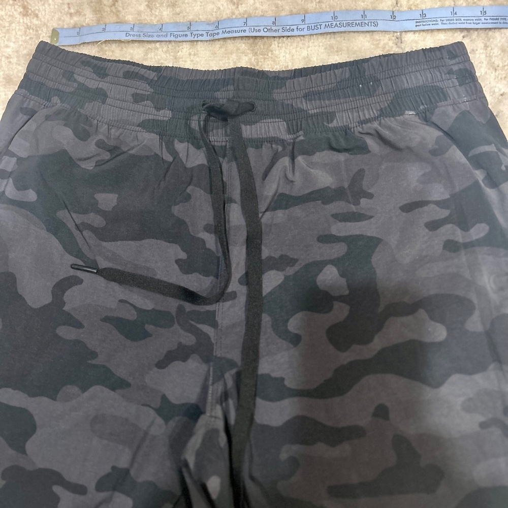 Gap fit ankle  joggers, fast dry fabric Small Camouflage Gray Never worn.